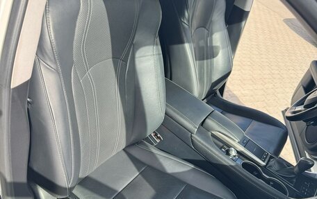 Lexus RX IV рестайлинг, 2020 год, 4 400 000 рублей, 13 фотография
