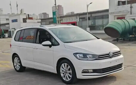 Volkswagen Touran III, 2021 год, 1 749 000 рублей, 3 фотография
