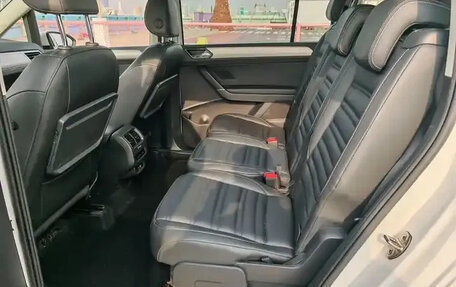 Volkswagen Touran III, 2021 год, 1 749 000 рублей, 10 фотография