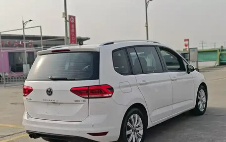Volkswagen Touran III, 2021 год, 1 749 000 рублей, 4 фотография