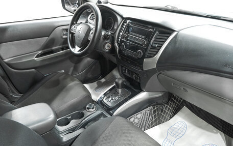 Mitsubishi L200 IV рестайлинг, 2015 год, 1 989 000 рублей, 7 фотография