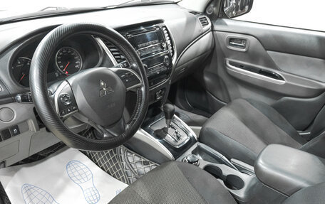 Mitsubishi L200 IV рестайлинг, 2015 год, 1 989 000 рублей, 6 фотография