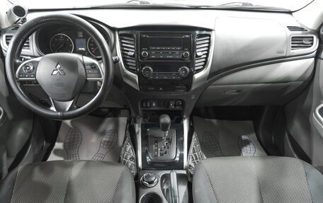 Mitsubishi L200 IV рестайлинг, 2015 год, 1 989 000 рублей, 13 фотография