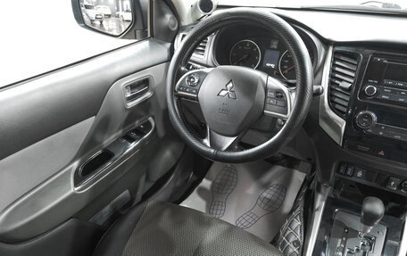 Mitsubishi L200 IV рестайлинг, 2015 год, 1 989 000 рублей, 11 фотография