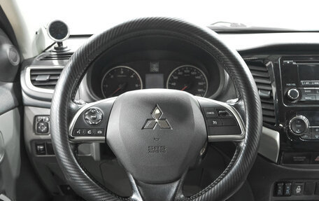 Mitsubishi L200 IV рестайлинг, 2015 год, 1 989 000 рублей, 9 фотография