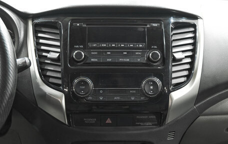 Mitsubishi L200 IV рестайлинг, 2015 год, 1 989 000 рублей, 17 фотография