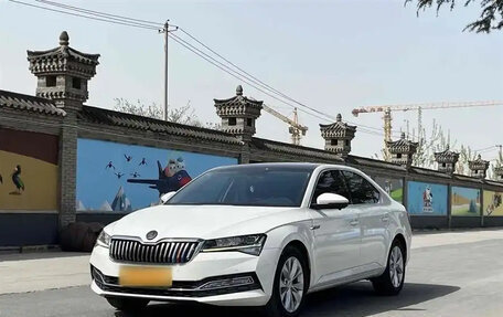 Skoda Superb III рестайлинг, 2022 год, 2 150 000 рублей, 3 фотография