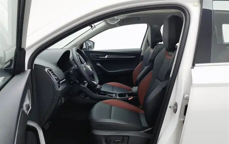 Skoda Karoq I, 2022 год, 2 100 000 рублей, 8 фотография
