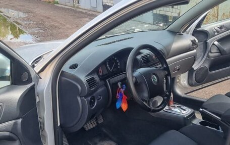 Skoda Superb III рестайлинг, 2007 год, 799 000 рублей, 13 фотография