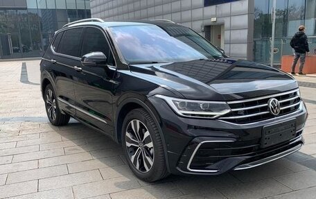 Volkswagen Tiguan II, 2022 год, 2 775 000 рублей, 3 фотография
