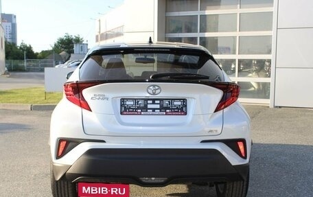 Toyota C-HR I рестайлинг, 2022 год, 4 490 000 рублей, 5 фотография