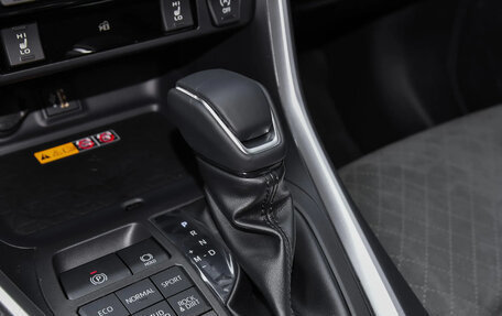 Toyota RAV4, 2024 год, 3 410 000 рублей, 8 фотография