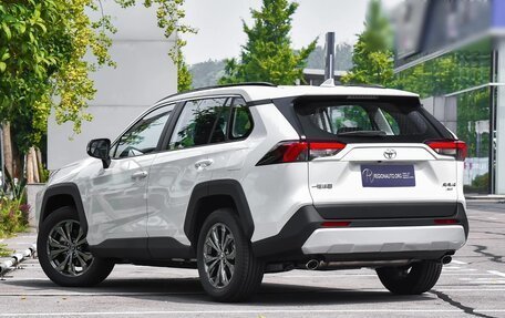 Toyota RAV4, 2024 год, 3 410 000 рублей, 4 фотография