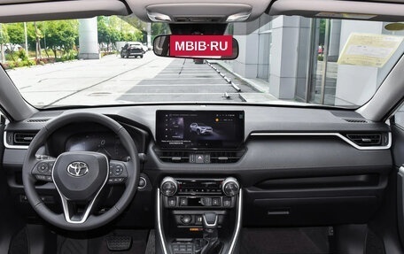 Toyota RAV4, 2024 год, 3 410 000 рублей, 6 фотография
