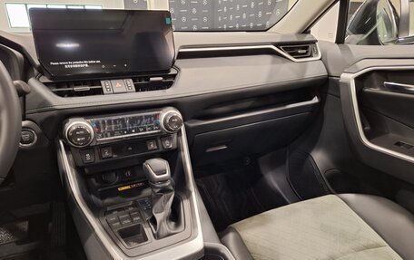 Toyota RAV4, 2024 год, 3 900 000 рублей, 18 фотография
