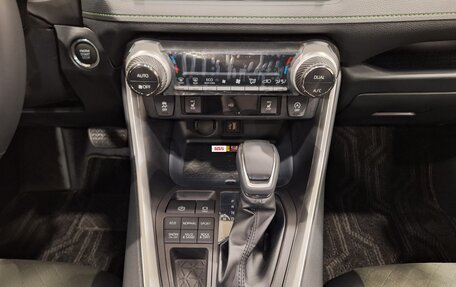 Toyota RAV4, 2024 год, 3 900 000 рублей, 21 фотография