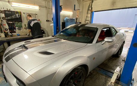 Dodge Challenger III рестайлинг 2, 2020 год, 5 500 000 рублей, 4 фотография