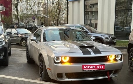 Dodge Challenger III рестайлинг 2, 2020 год, 5 500 000 рублей, 2 фотография