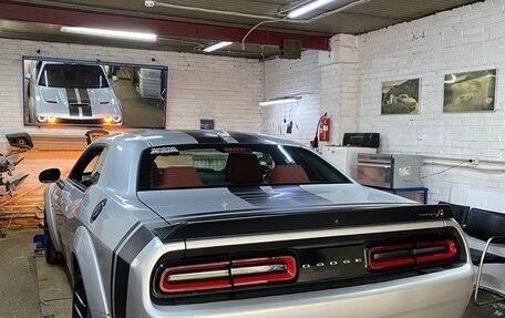 Dodge Challenger III рестайлинг 2, 2020 год, 5 500 000 рублей, 5 фотография