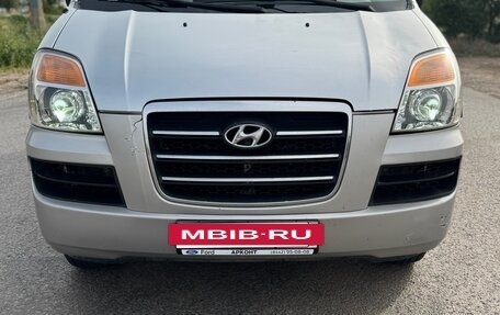 Hyundai H-1 II рестайлинг, 2007 год, 800 000 рублей, 2 фотография
