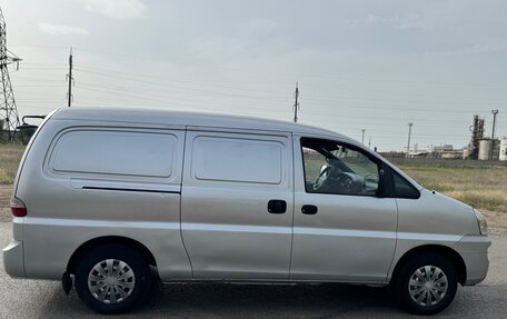 Hyundai H-1 II рестайлинг, 2007 год, 800 000 рублей, 11 фотография