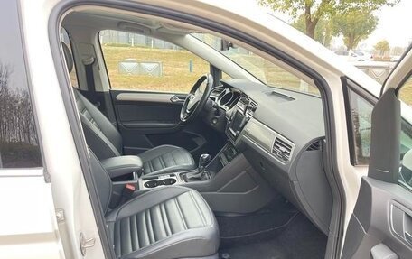 Volkswagen Touran III, 2022 год, 2 500 000 рублей, 4 фотография