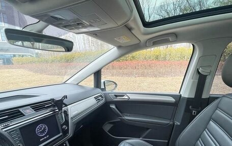 Volkswagen Touran III, 2022 год, 2 500 000 рублей, 5 фотография