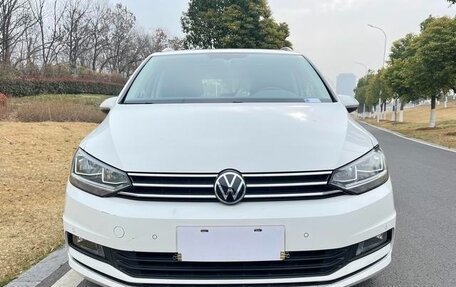 Volkswagen Touran III, 2022 год, 2 500 000 рублей, 2 фотография