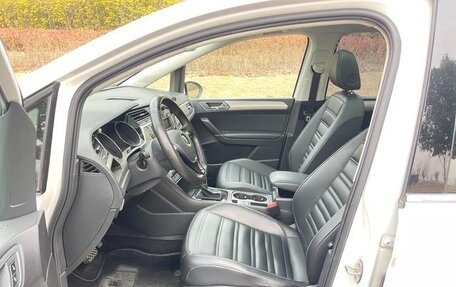 Volkswagen Touran III, 2022 год, 2 500 000 рублей, 6 фотография