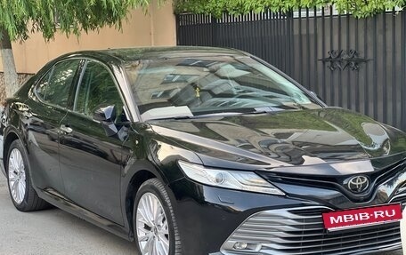Toyota Camry, 2020 год, 3 300 000 рублей, 1 фотография