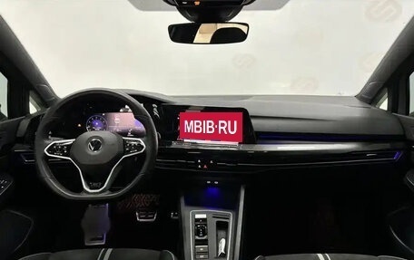 Volkswagen Golf VIII, 2022 год, 1 950 000 рублей, 10 фотография