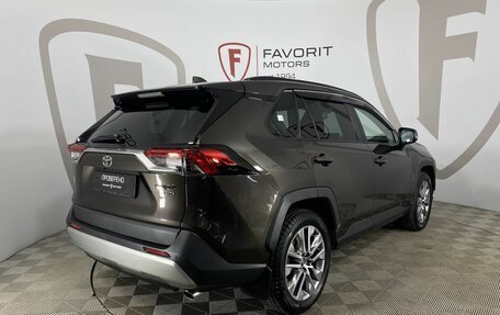 Toyota RAV4, 2021 год, 2 795 000 рублей, 6 фотография