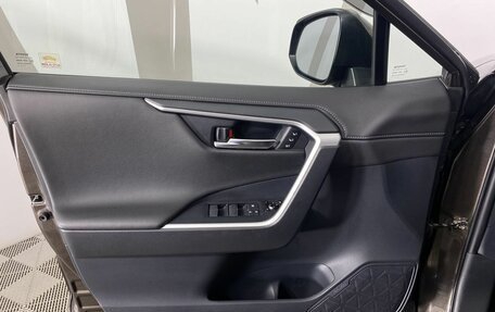 Toyota RAV4, 2021 год, 2 795 000 рублей, 8 фотография