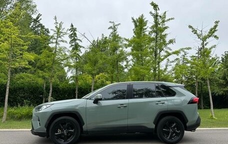 Toyota RAV4, 2022 год, 2 350 000 рублей, 4 фотография