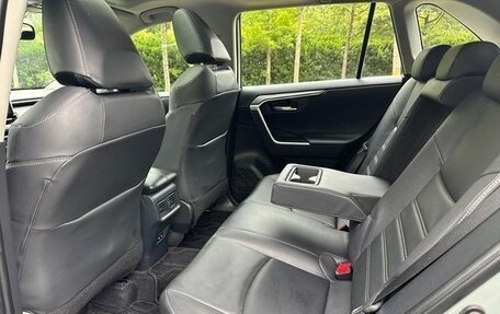 Toyota RAV4, 2022 год, 2 350 000 рублей, 7 фотография