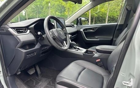 Toyota RAV4, 2022 год, 2 350 000 рублей, 10 фотография
