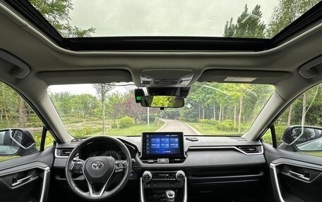 Toyota RAV4, 2022 год, 2 350 000 рублей, 9 фотография