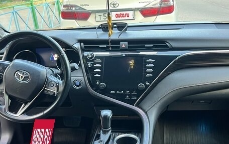 Toyota Camry, 2020 год, 3 300 000 рублей, 10 фотография