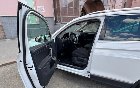 Volkswagen Tiguan II, 2018 год, 2 460 000 рублей, 3 фотография