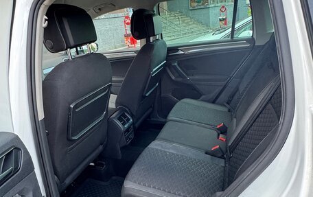 Volkswagen Tiguan II, 2018 год, 2 460 000 рублей, 4 фотография