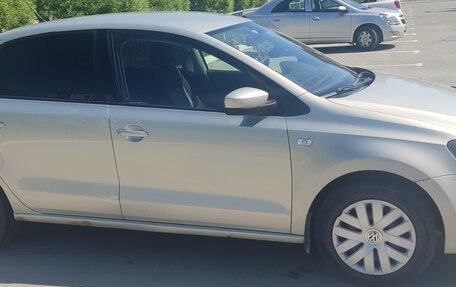 Volkswagen Polo VI (EU Market), 2011 год, 800 000 рублей, 2 фотография