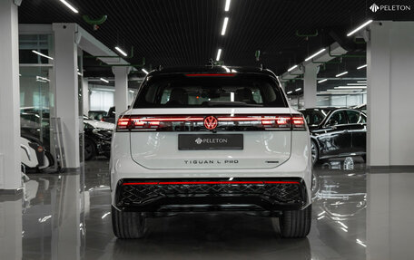 Volkswagen Tiguan, 2024 год, 4 990 000 рублей, 6 фотография
