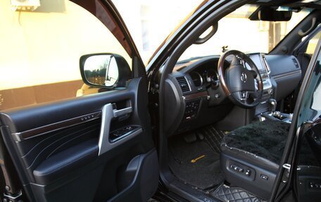 Toyota Land Cruiser 200, 2019 год, 10 850 000 рублей, 6 фотография