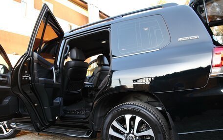 Toyota Land Cruiser 200, 2019 год, 10 850 000 рублей, 8 фотография
