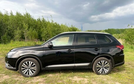 Mitsubishi Outlander III рестайлинг 3, 2021 год, 3 200 000 рублей, 13 фотография