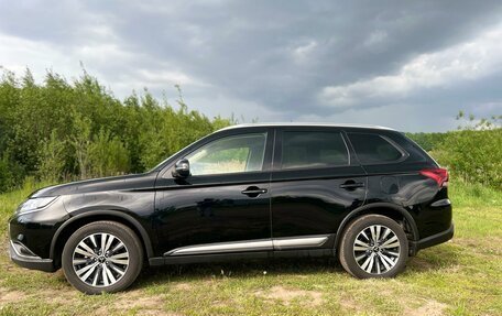 Mitsubishi Outlander III рестайлинг 3, 2021 год, 3 200 000 рублей, 5 фотография