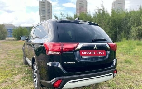 Mitsubishi Outlander III рестайлинг 3, 2021 год, 3 200 000 рублей, 9 фотография