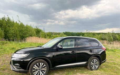 Mitsubishi Outlander III рестайлинг 3, 2021 год, 3 200 000 рублей, 18 фотография