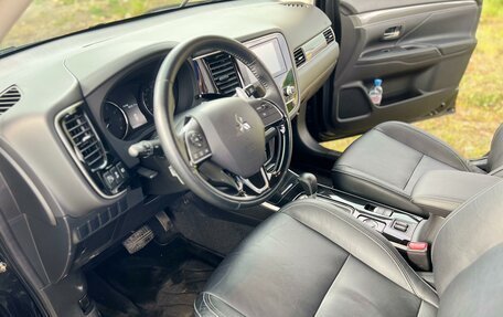 Mitsubishi Outlander III рестайлинг 3, 2021 год, 3 200 000 рублей, 19 фотография