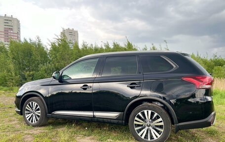 Mitsubishi Outlander III рестайлинг 3, 2021 год, 3 200 000 рублей, 23 фотография